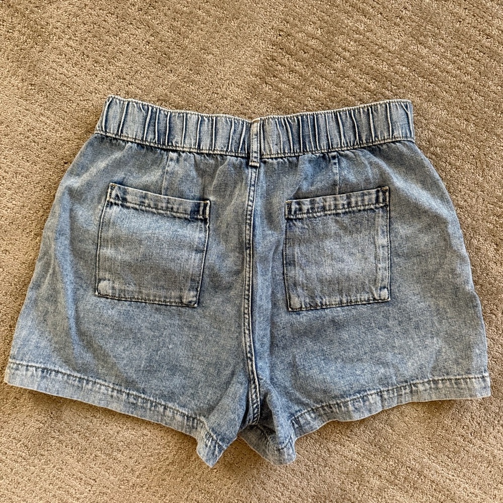 GAP Light Blue Jean Shorts for Women - Picture 2 of 3